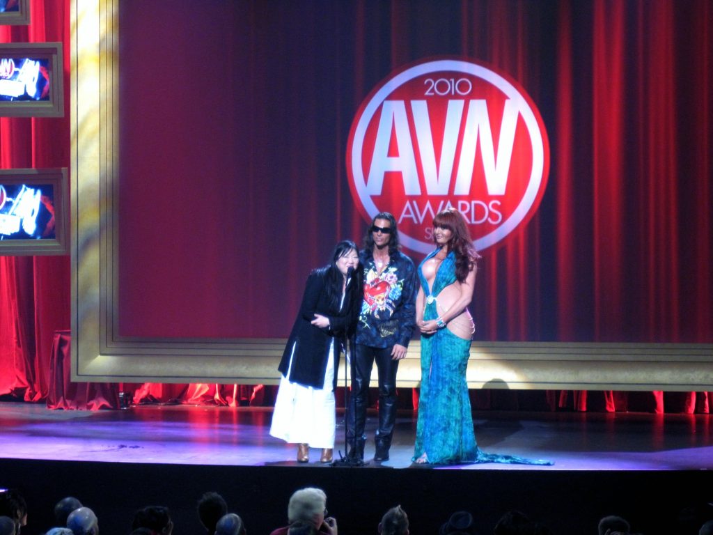 Margaret_Cho,_Nick_Manning,_Wendy_Williams_2010_AVN_Awards_Show_(1)