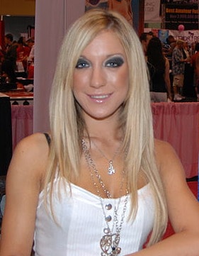 Amy_Brooke_at_Exxxotica_Miami_2010-Close_Up