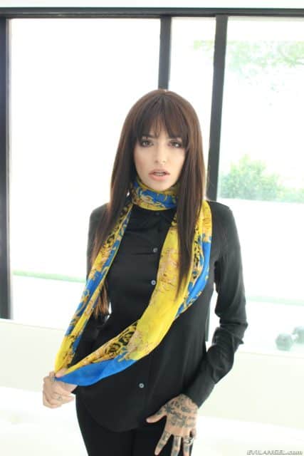 Leigh Raven XXXBios - Hot petite tattooed pornstar Leigh Raven in sexy black shirt, black jeans with blue and yellow scarf - Leigh Raven Prove Something Evil Angel Leigh Raven porn pics sfw