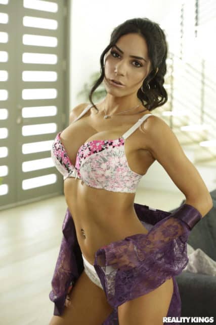 Top Latina pornstars AdultWebcamSites - Latina pornstar Tia Cyrus pics