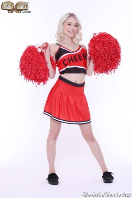 Scarlett Hampton XXXBios - Petite all natural blonde pornstar Scarlett Hampton in sexy red white and black cheerleaders uniform outfit with black sneakers and red pom poms - Blacks On Blondes Dogfart Network Scarlett Hampton porn pics sfw