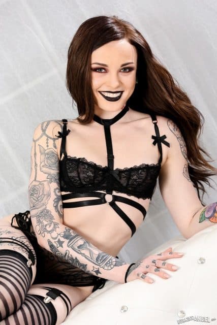 Top goth and emo pornstars XXXBios - Hottest goth and emo pornstar Chloe Carter porn pics sfw