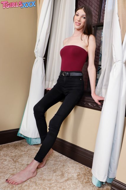 Ava Holt XXXBios - Hottest tall all natural brunette TS pornstar Ava Holt in sexy sleeveless red top and black pants with barefeet - Tgirls.XXX Ava Holt porn pics sfw